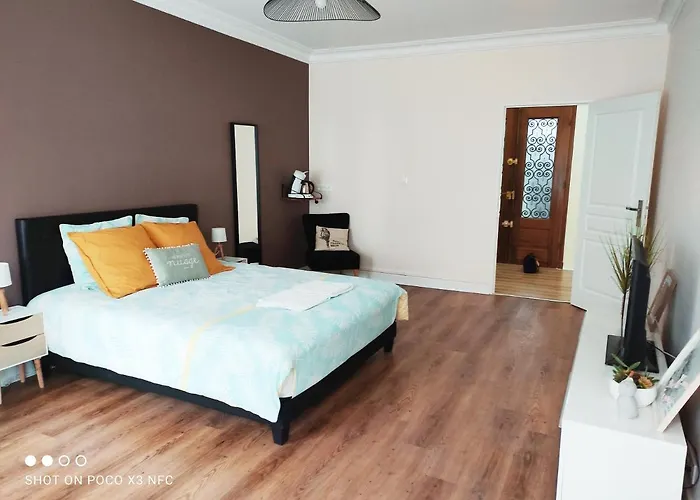 157M2, 4 Chambres, 4 Salles De Bains, 2 Wc, 2 Parkings En Hypercentre