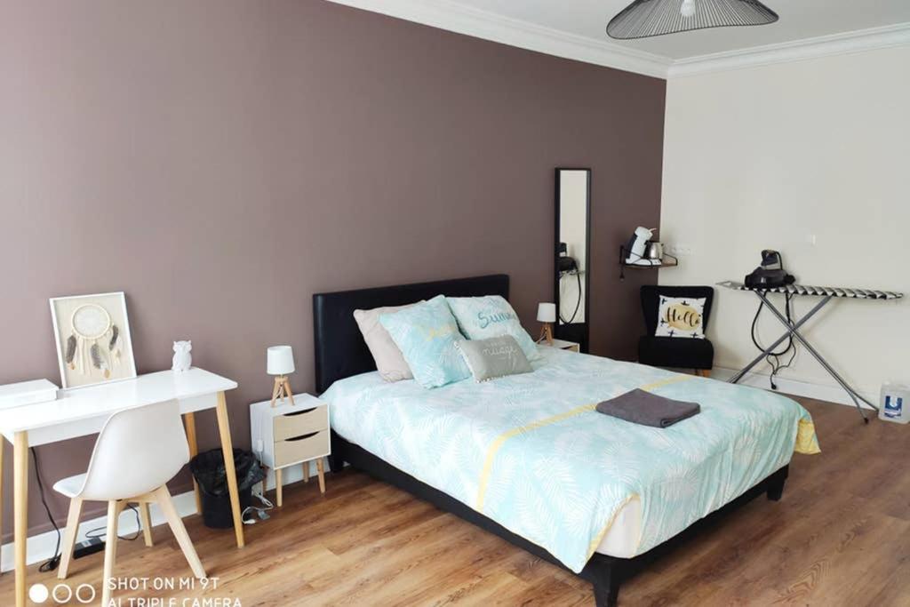Apartment 157m2, 4 Chambres, 4 Salles De Bains, 2 Wc, 2 Parkings En Hypercentre *