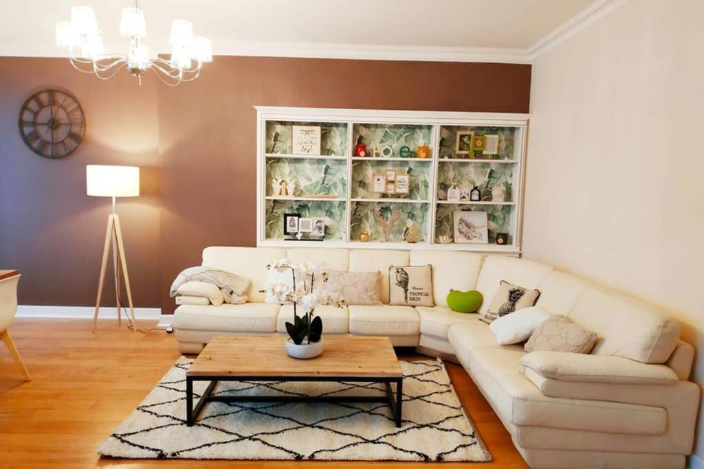 Apartment 157m2, 4 Chambres, 4 Salles De Bains, 2 Wc, 2 Parkings En Hypercentre