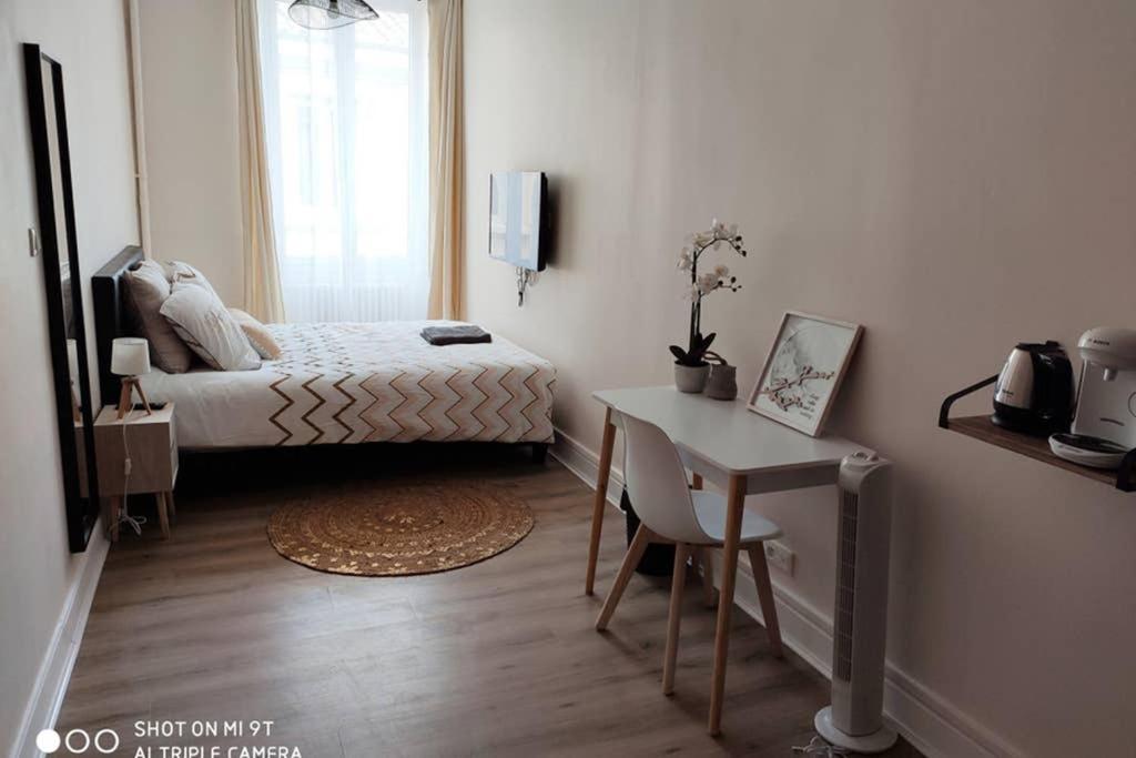 Apartment 157m2, 4 Chambres, 4 Salles De Bains, 2 Wc, 2 Parkings En Hypercentre Valence (Drome)