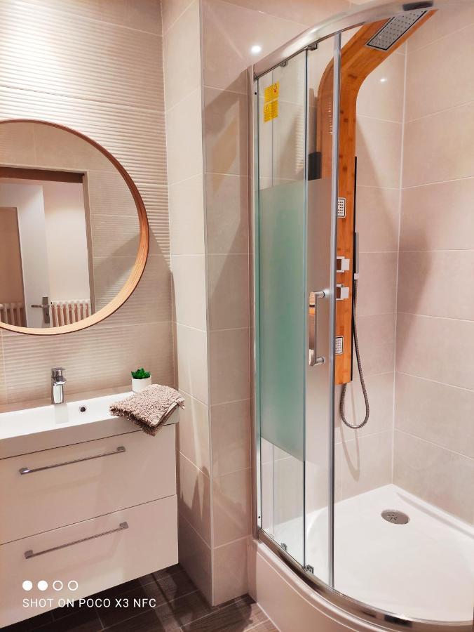 Apartment 157m2, 4 Chambres, 4 Salles De Bains, 2 Wc, 2 Parkings En Hypercentre